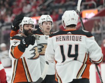 Gudas přispěl k výhře Anaheimu, gól dal málem i brankář Dostál