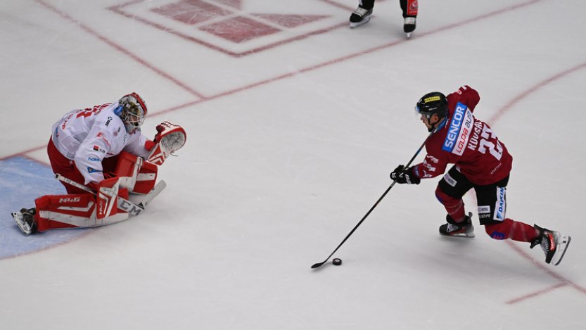 Třinec vyzve ve šlágru hokejové extraligy druhou Spartu