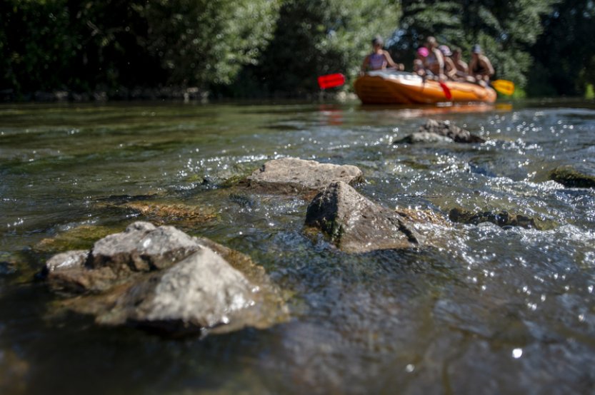 Na Teplé Vltavě platí kvůli nedostatku vody zákaz splouvání