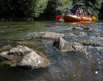 Na Teplé Vltavě platí kvůli nedostatku vody zákaz splouvání