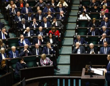 Poslanci PiS bojkotovali hlasování o médiích a shromáždili se ve stanici TVP