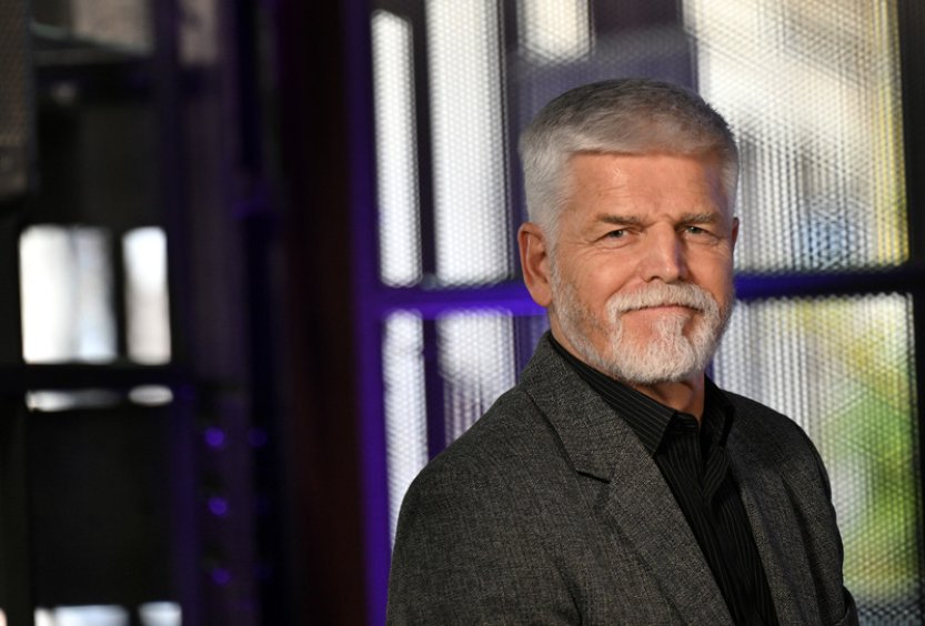 Prezident Pavel zahajuje návštěvu Paříže, setká se s Macronem