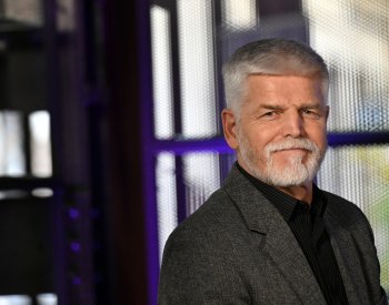 Prezident Pavel zahajuje návštěvu Paříže, setká se s Macronem