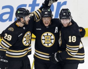 Dva body Pastrňáka a Zachy Bostonu k výhře nestačily, Rittich debutoval za Kings