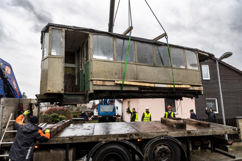 Ústečtí muzejníci vysvobodili historickou tramvaj a uložili ji do depozitáře