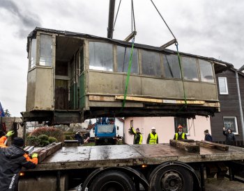 Ústečtí muzejníci vysvobodili historickou tramvaj a uložili ji do depozitáře
