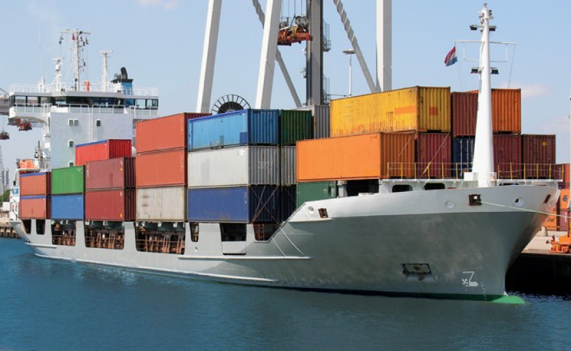 Kvůli útokům v Rudém moři hledají evropské firmy alternativní dopravní trasy