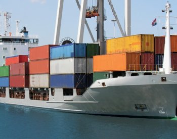 Kvůli útokům v Rudém moři hledají evropské firmy alternativní dopravní trasy