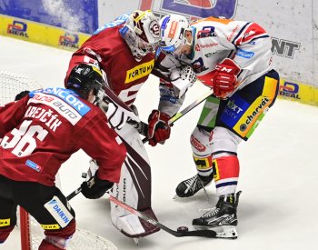 Hokejovou extraligu čeká šlágr nejlepších, Pardubice se představí na Spartě