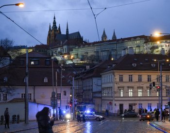 O střelbě v Praze informují světová média, spěšné zprávy přinesly agentury