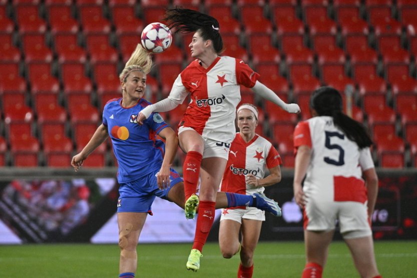 UEFA po tragické střelbě v Praze odložila zápas Slavie ve fotbalové Lize mistryň
