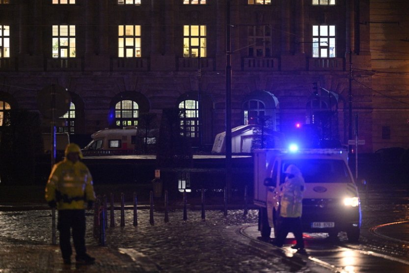 Pražská MHD už jezdí okolím Filozofické fakulty bez omezení