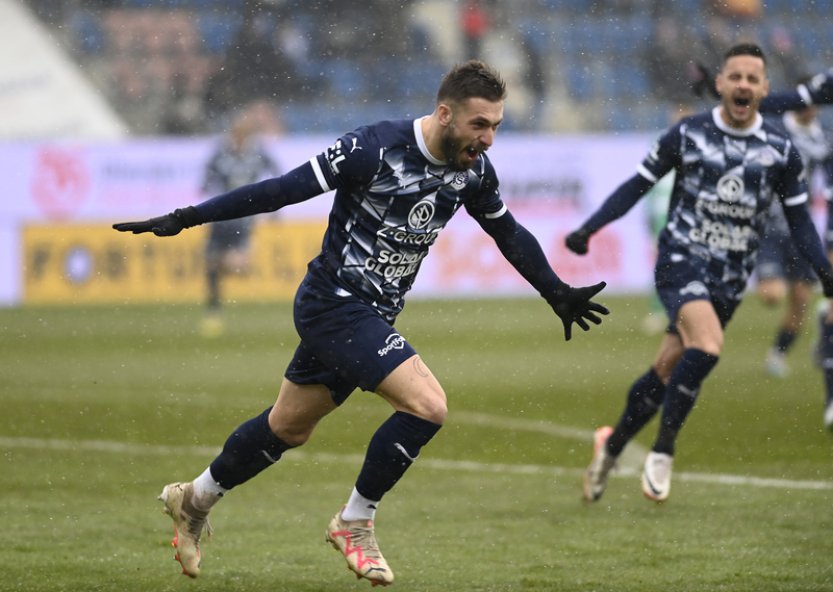 Hráčem měsíce ve fotbalové lize je podruhé za sebou Havlík, koučům vládl Koubek