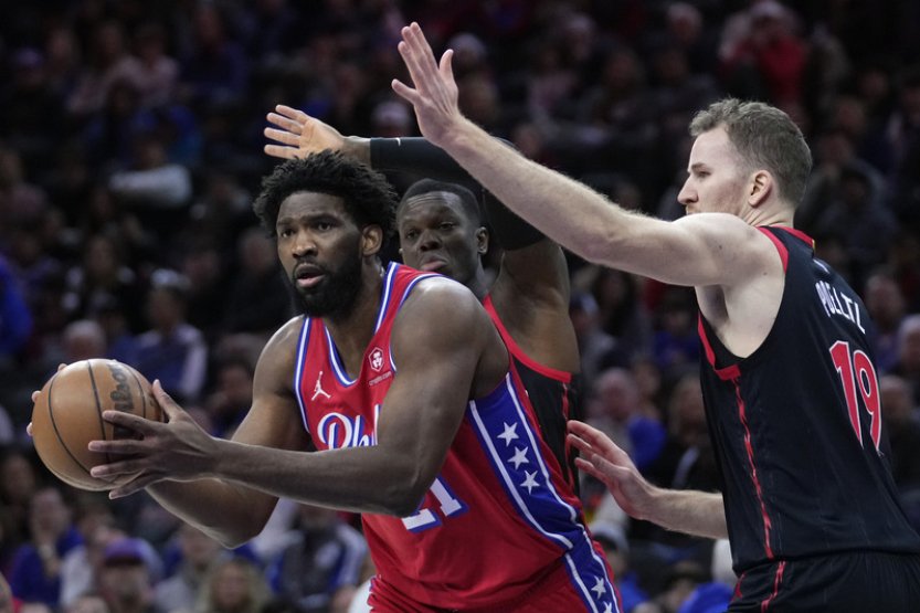 Embiid i přes zranění znovu táhl Philadelphii v NBA k výhře
