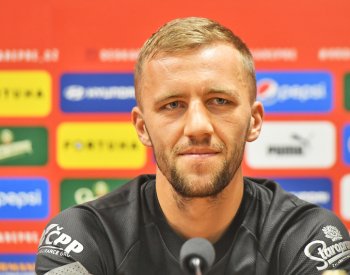 Fotbalista Souček má i v Anglii kapra, spoluhráčům už donesl ochutnat cukroví