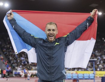 Vadlejch dodržuje vánoční tradice a těší se, až dcerka zboří stromeček