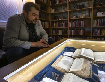 Malé muzeum bible ve Starém Pelhřimově získalo nejstarší exponát, je z roku 1529