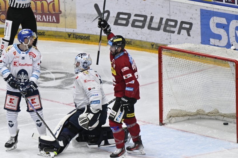 Sparta porazila Kladno 5:3, po páté výhře za sebou ztrácí na Pardubice pět bodů