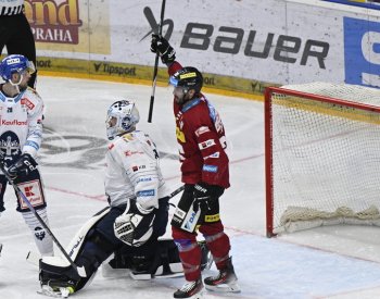 Sparta porazila Kladno 5:3, po páté výhře za sebou ztrácí na Pardubice pět bodů