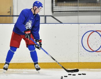 Hokejoví junioři se pokusí napravit proti nováčkovi úvodní debakl