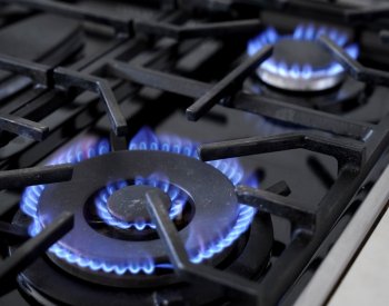 Ceny energií budou v příštím roce pokračovat ve stabilizaci, míní analytici