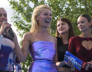 Ruský večírek `téměř nahých` skončil vězením, obří žalobou i omluvami