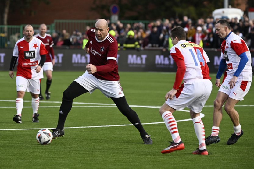 Fotbalové legendy Slavie a Sparty se opět představí v Silvestrovském derby