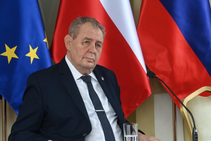 Aktuálně:Důstojník BIS vynášel informace na Hrad, odebrání prověrky stvrdil soud