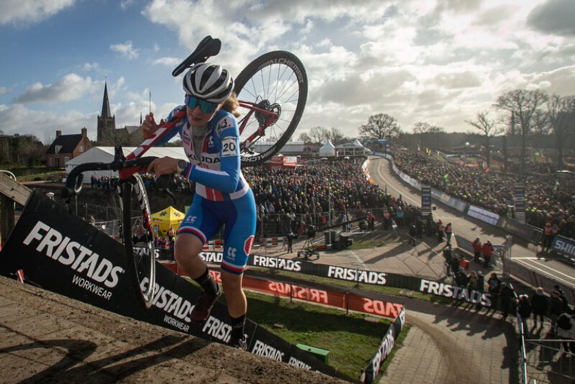 Cyklokrosařka Zemanová zakončila rok desátým místem v závodě SP v Hulstu