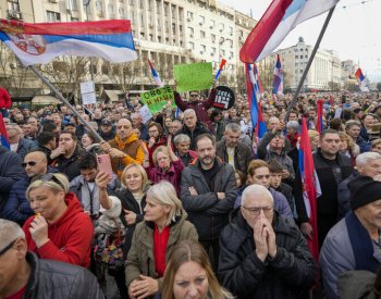 Tisíce Srbů opět protestují proti údajným manipulacím při volbách