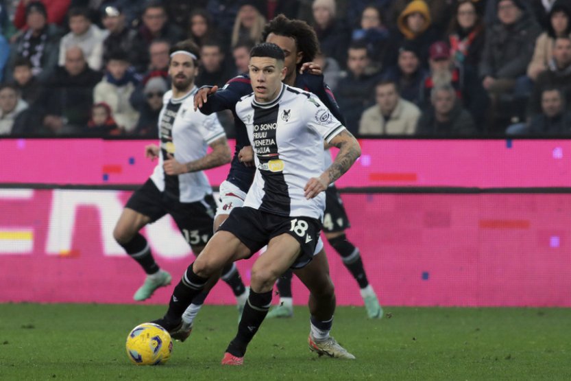 Boloňa po prohře v Udine přišla o čtvrté místo, třetí AC Milán porazil Sassuolo