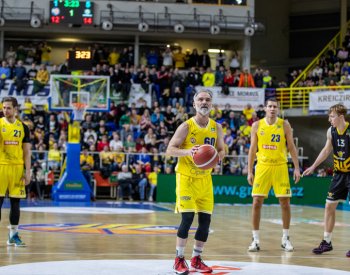 Herec Trojan prožil premiéru v basketbalové lize, k výhře Opavy pomohl 4 body