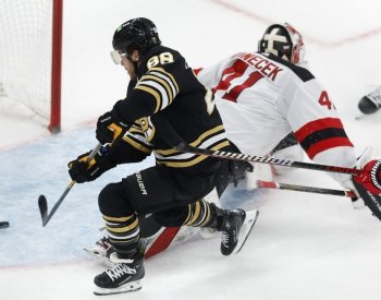 Pastrňák vstřelil v NHL dva góly Vaněčkovi a stal se první hvězdou zápasu