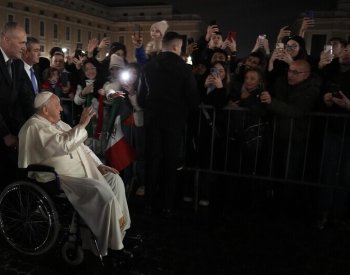 Papež při silvestrovské pobožnosti vyzval k vděčnosti a naději