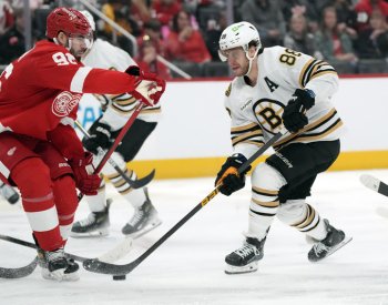 Pastrňák přihrál v NHL na dvě branky, skórovali Zacha, Hertl a Kubalík