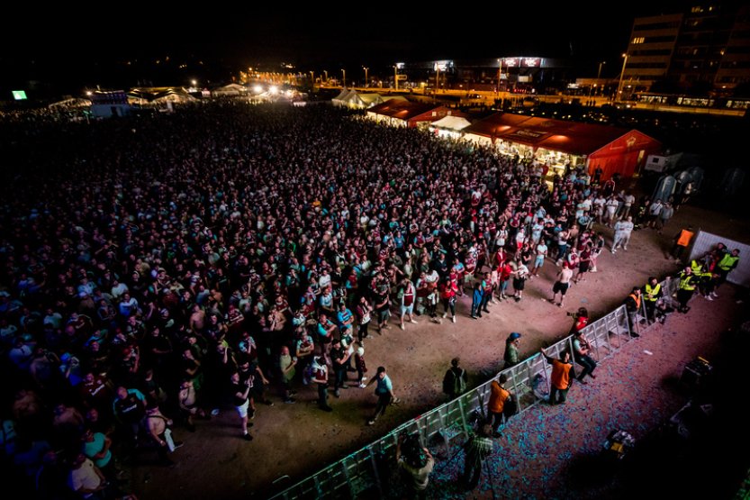 Policie zadržela 23 fotbalových fanoušků, tři zůstávají v celách